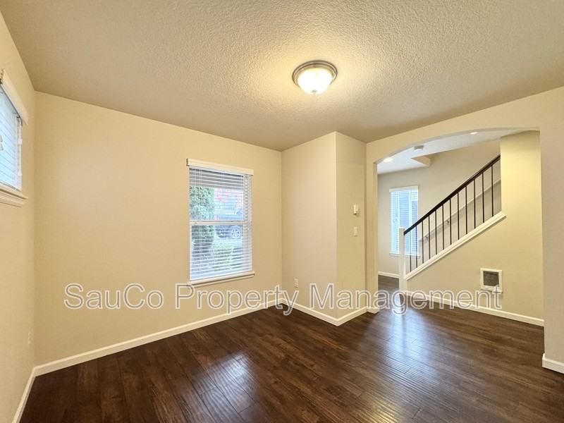 7637 Nw 170th Ave - Photo 5 of 29