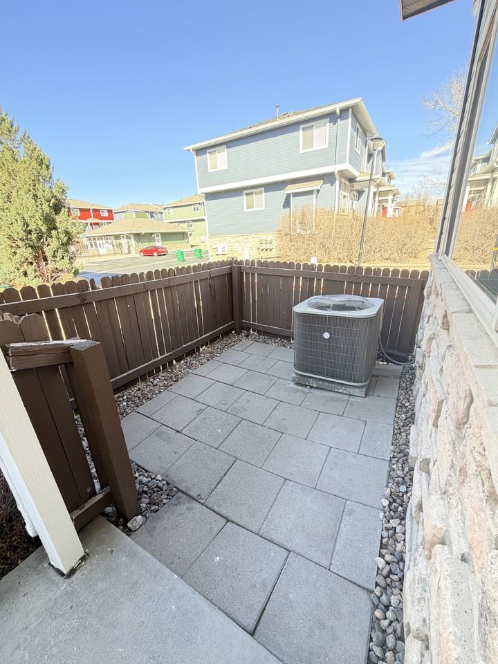 12037 Monaco St - Photo 4 of 45