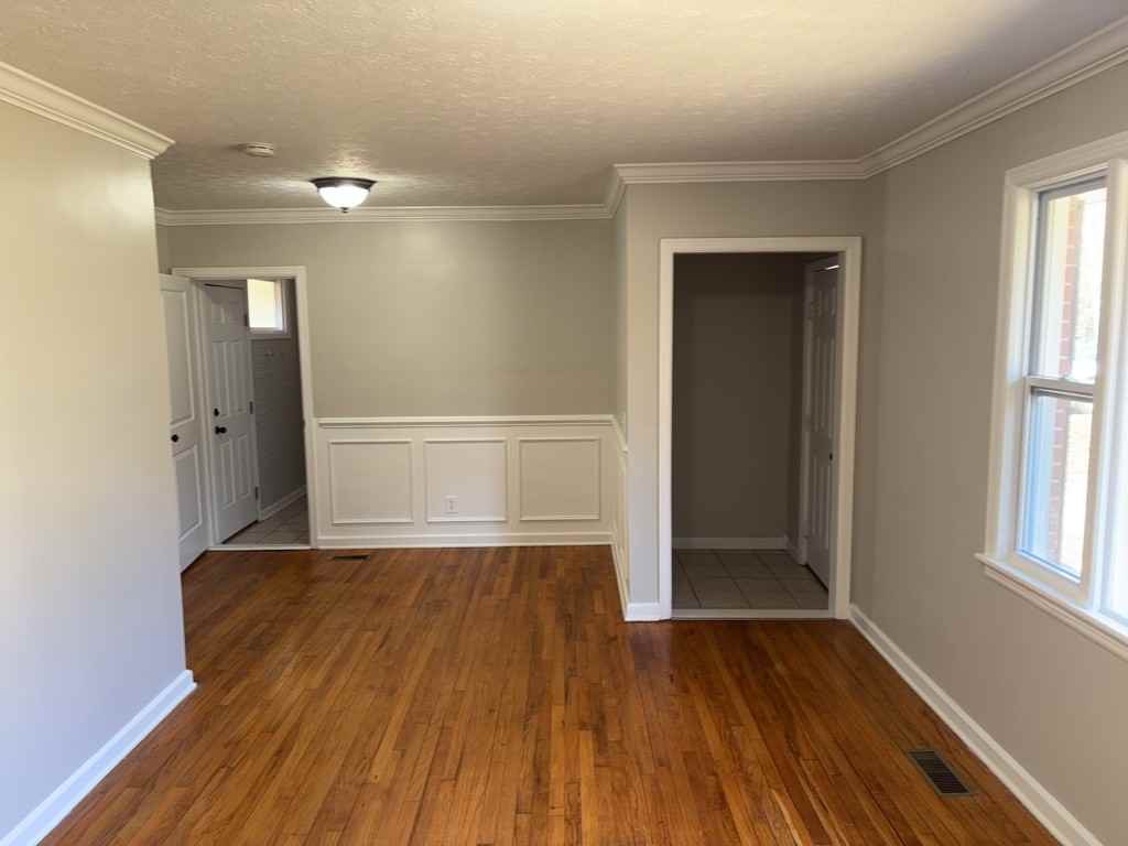 5931 Lawson St - Photo 3 of 26