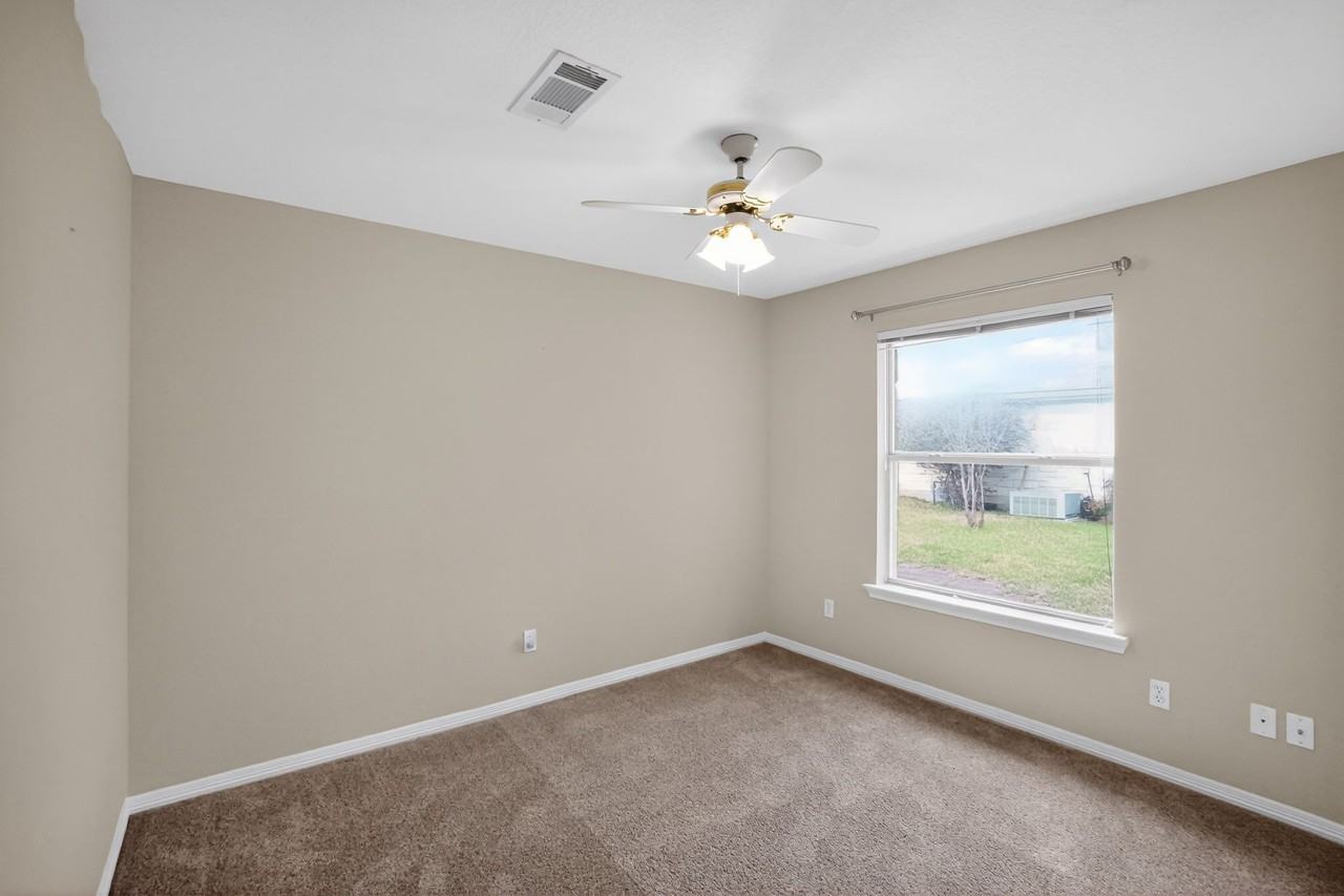 3001 Parker Dr - Photo 5 of 22