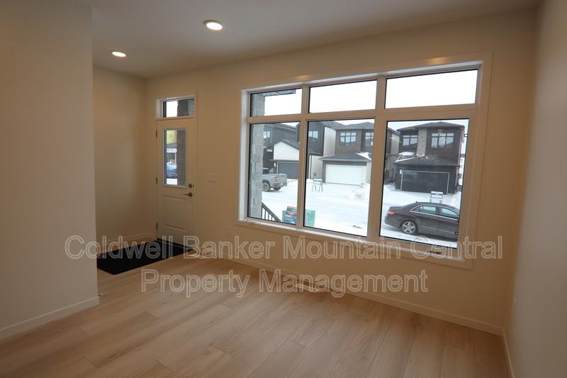 131 30 St Sw #MAIN - Photo 7 of 17