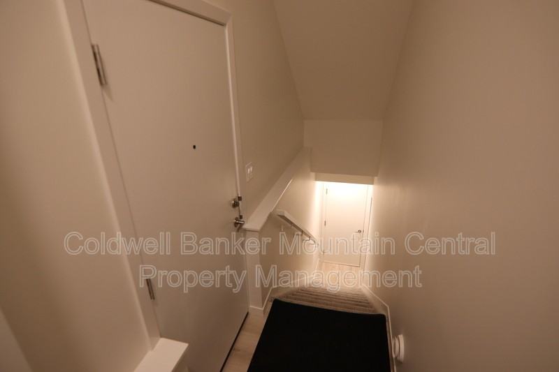 443 30 Ave Sw #BS - Photo 2 of 7