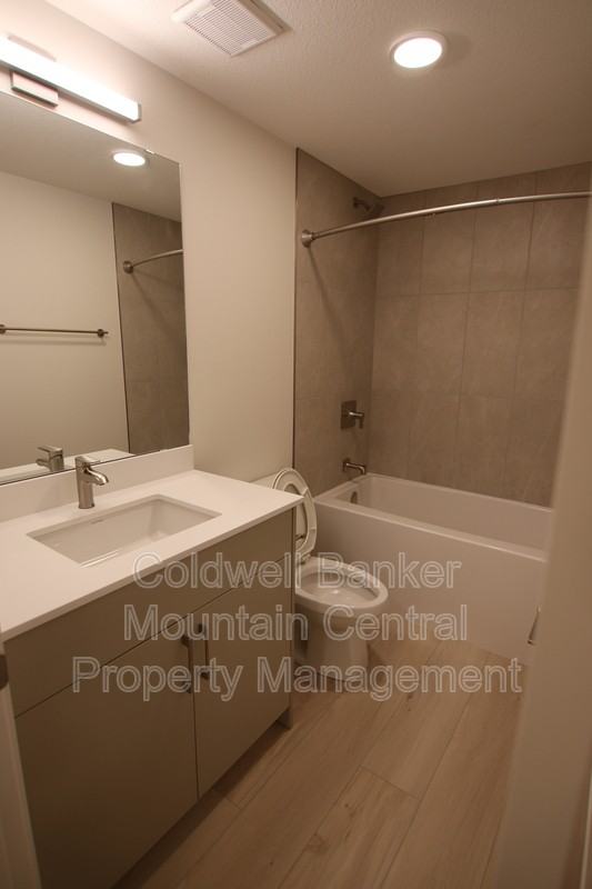 443 30 Ave Sw #BS - Photo 3 of 7