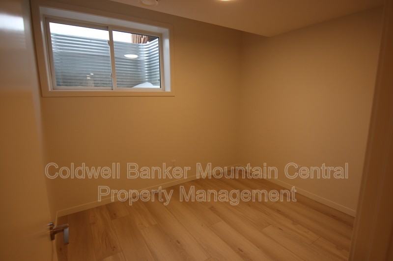 443 30 Ave Sw #BS - Photo 4 of 7