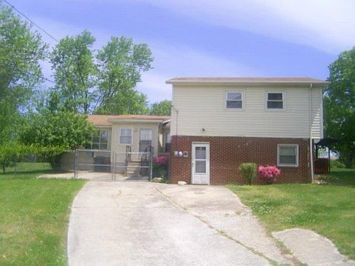 2501 Larkspur Dr - Photo 3 of 10