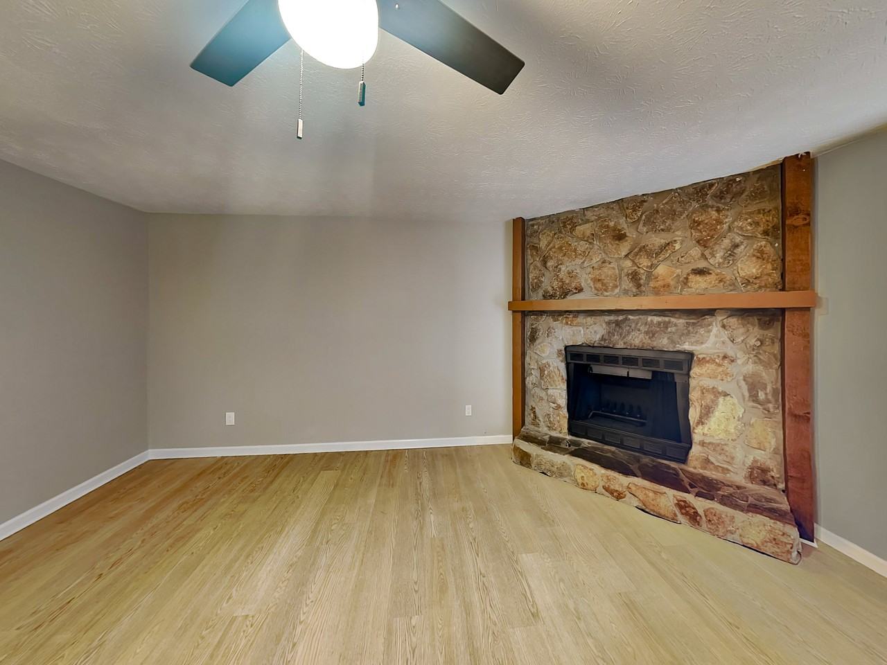 8321 Beechwood Ct - Photo 3 of 19