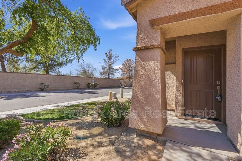 534 E Bartlett Way - Photo 7 of 39