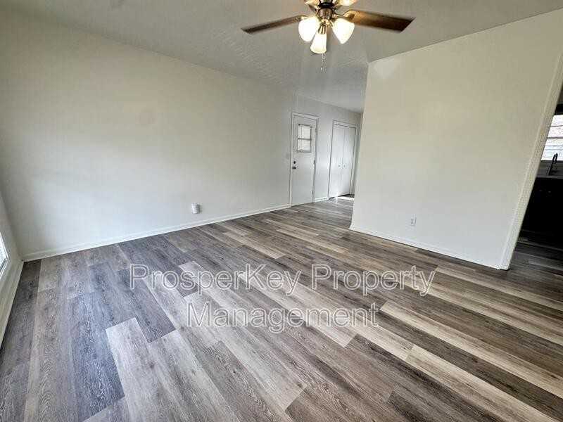 5730 Teresa St - Photo 4 of 19