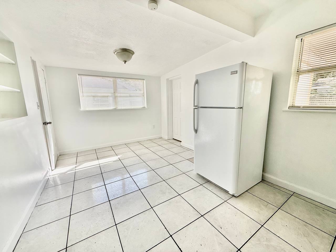 1607 E Maple Ave - Photo 7 of 24