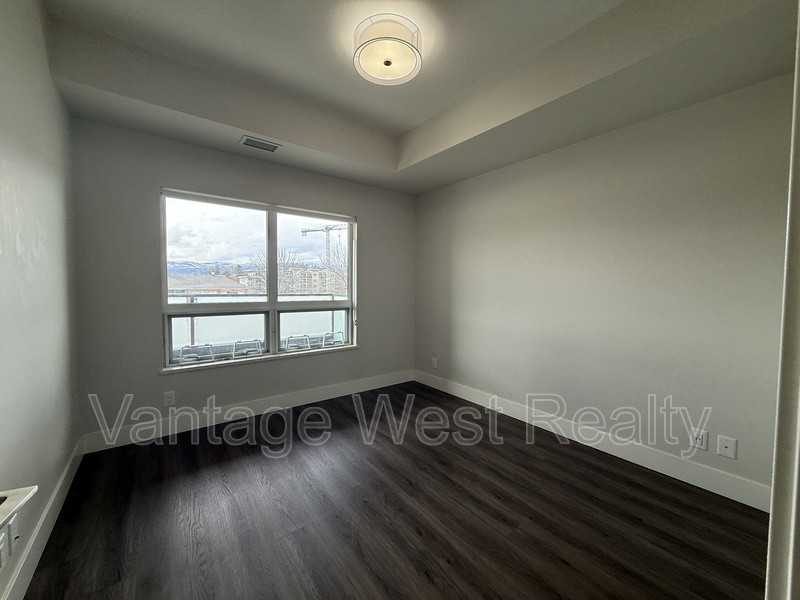 222 Hollywood Rd S - Photo 7 of 19