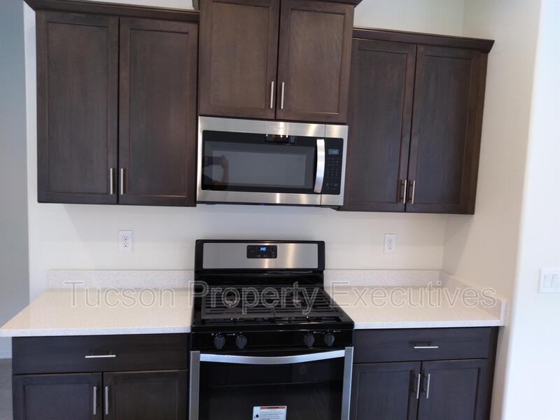 10683 W Dickerson Dr - Photo 2 of 26