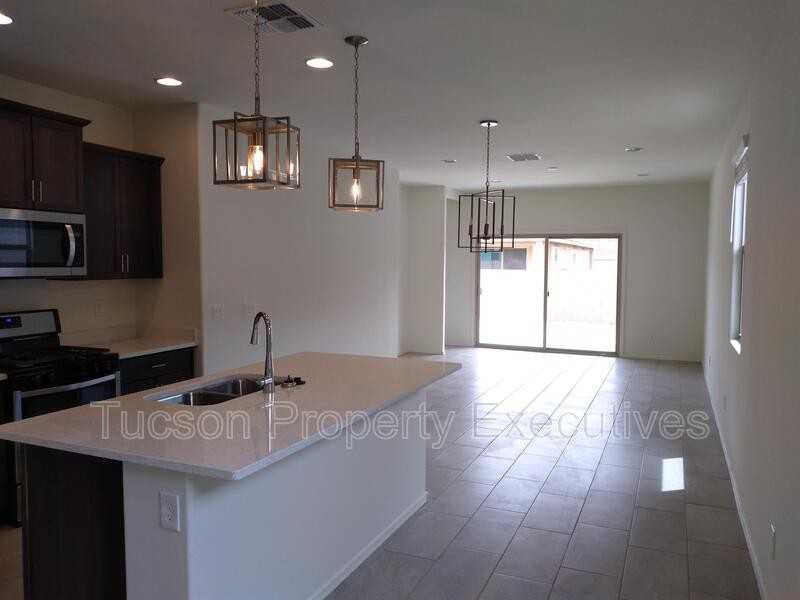 10683 W Dickerson Dr - Photo 3 of 26