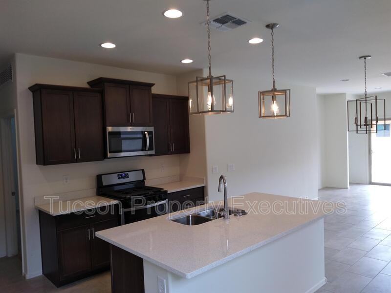 10683 W Dickerson Dr - Photo 4 of 26