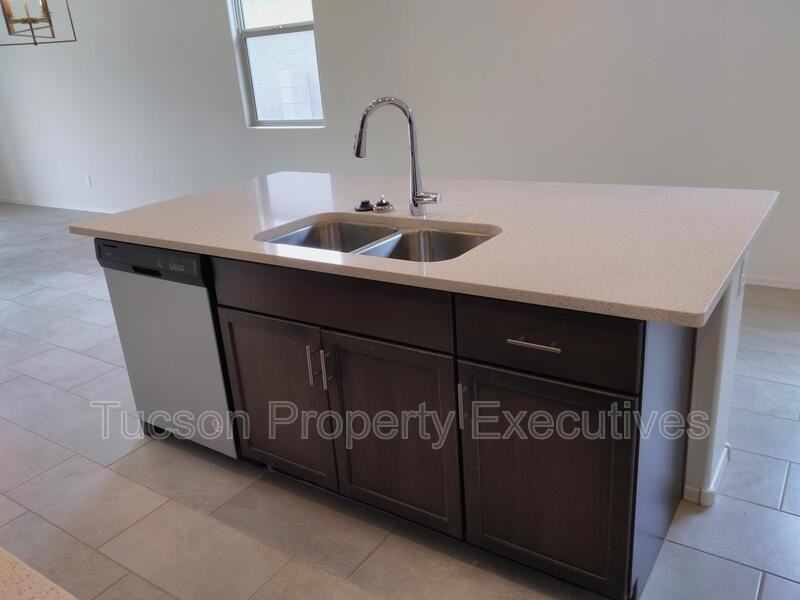 10683 W Dickerson Dr - Photo 5 of 26