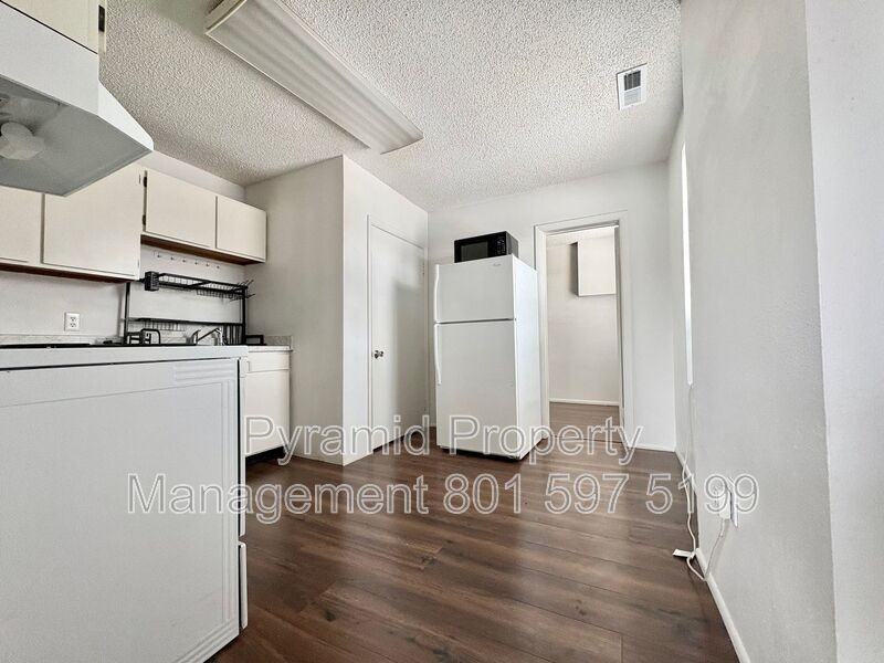 513 E St #675C - Photo 5 of 10