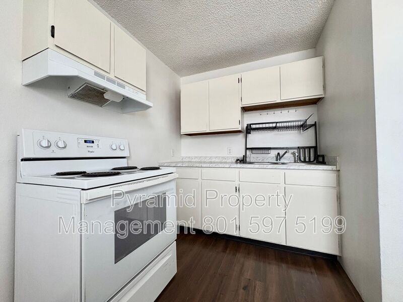 513 E St #675C - Photo 6 of 10