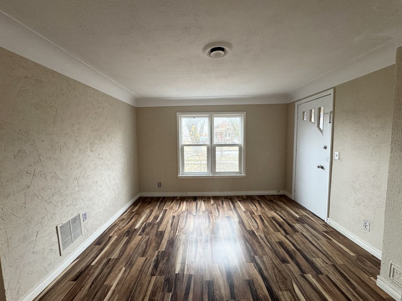 3135 Riberdy Rd - Photo 4 of 31