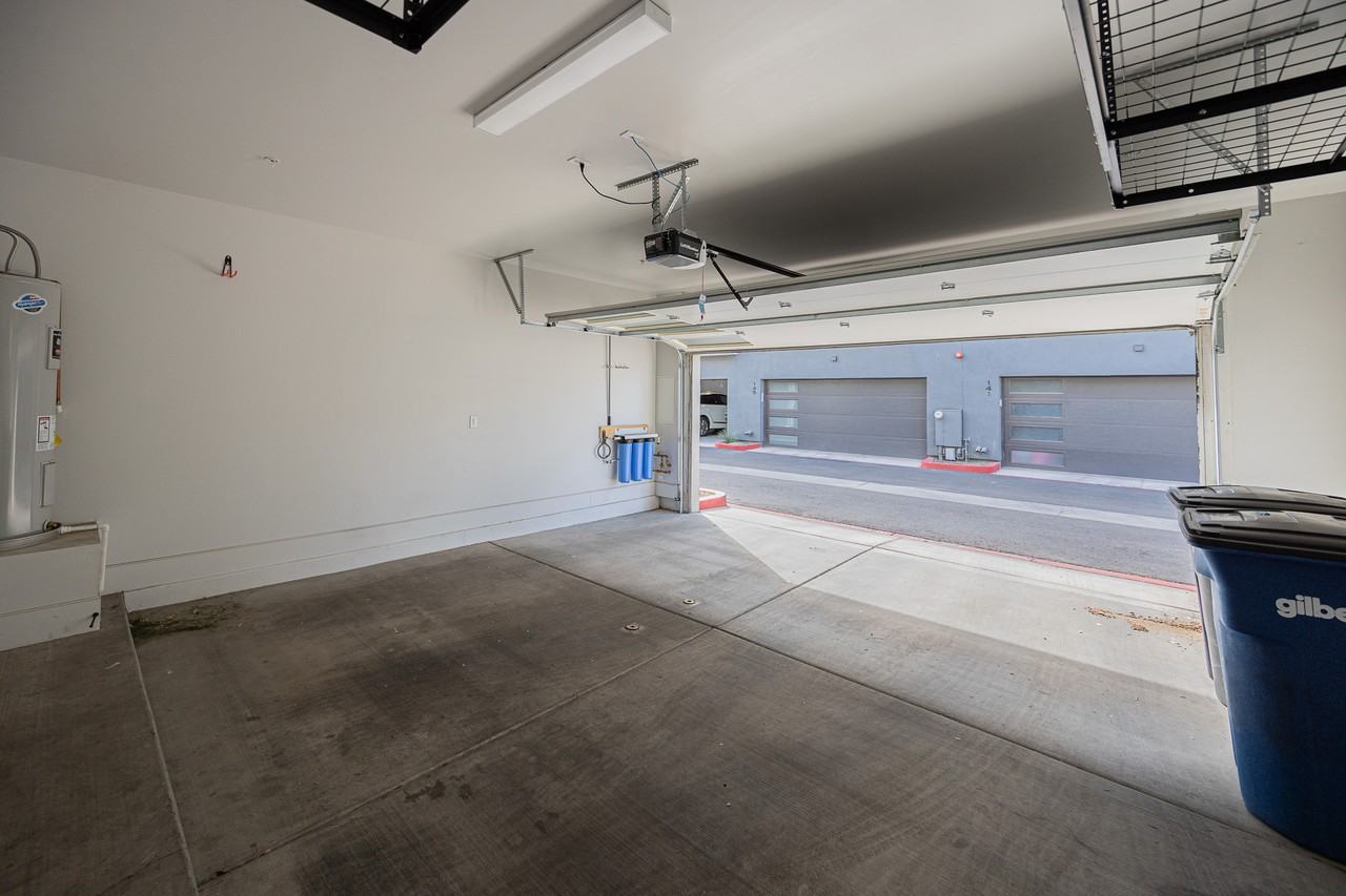 142 E Hearne Way - Photo 6 of 34