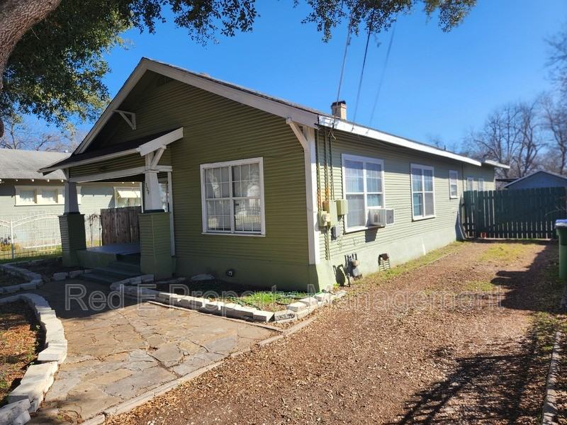 304 Terrell Ave - Photo 4 of 19