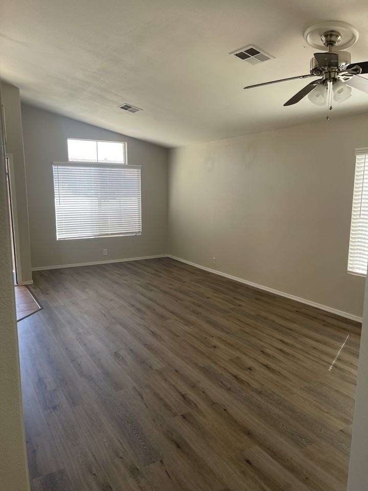 19038 N 51st Dr - Photo 3 of 24