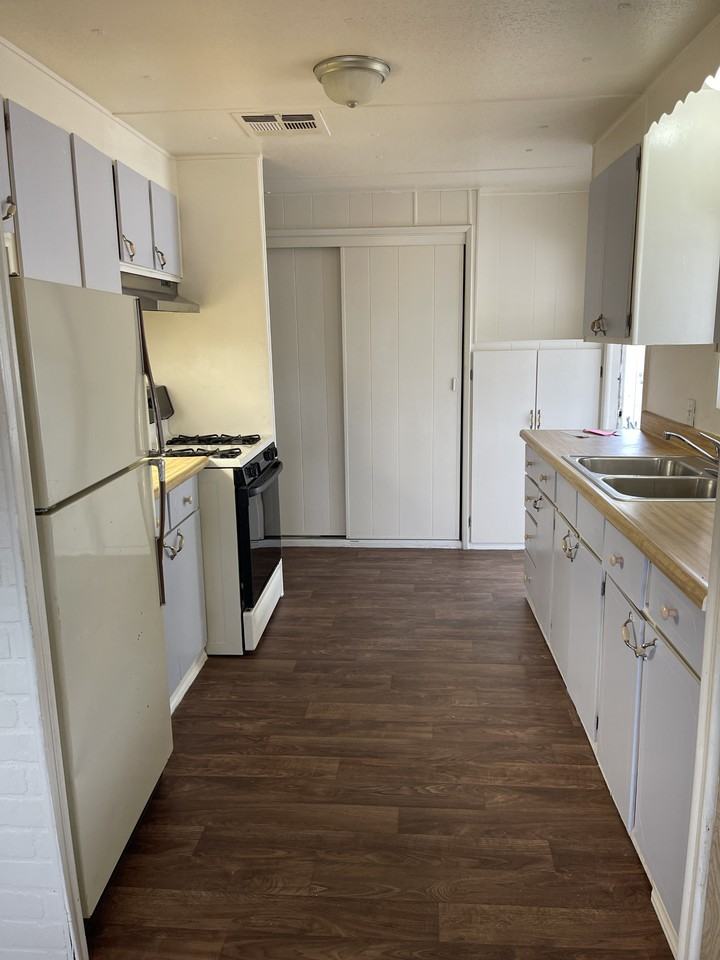 13220 N 20th St - Photo 2 of 12