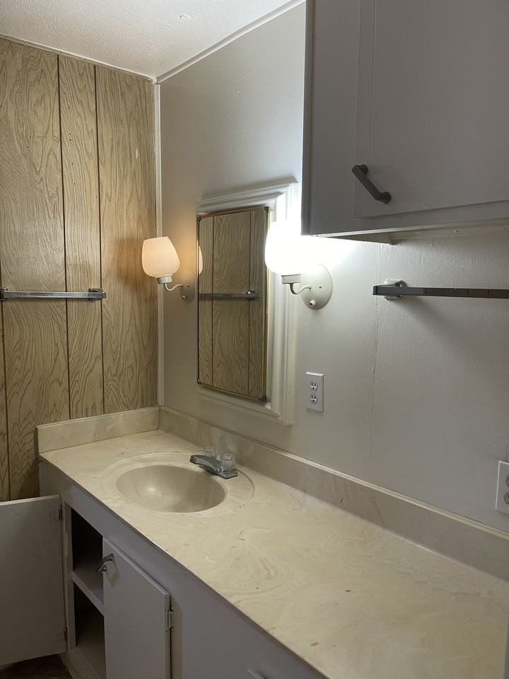 13220 N 20th St - Photo 6 of 12