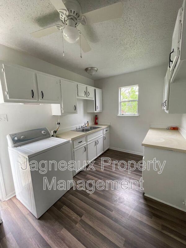 1900 9th Ave - Photo 2 of 7