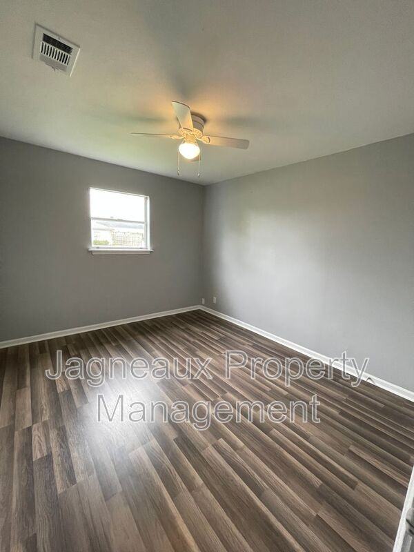 1900 9th Ave - Photo 5 of 7