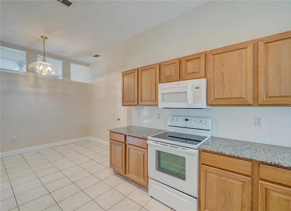 5701 Brackenwood Dr - Photo 7 of 24