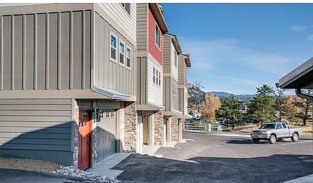 262 Stanley Ave - Photo 4 of 29