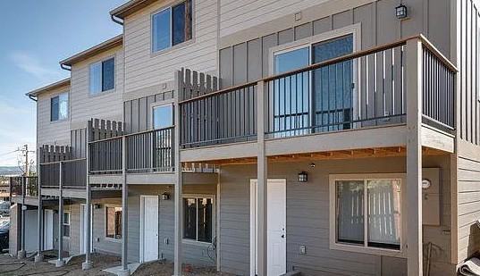 262 Stanley Ave - Photo 5 of 29