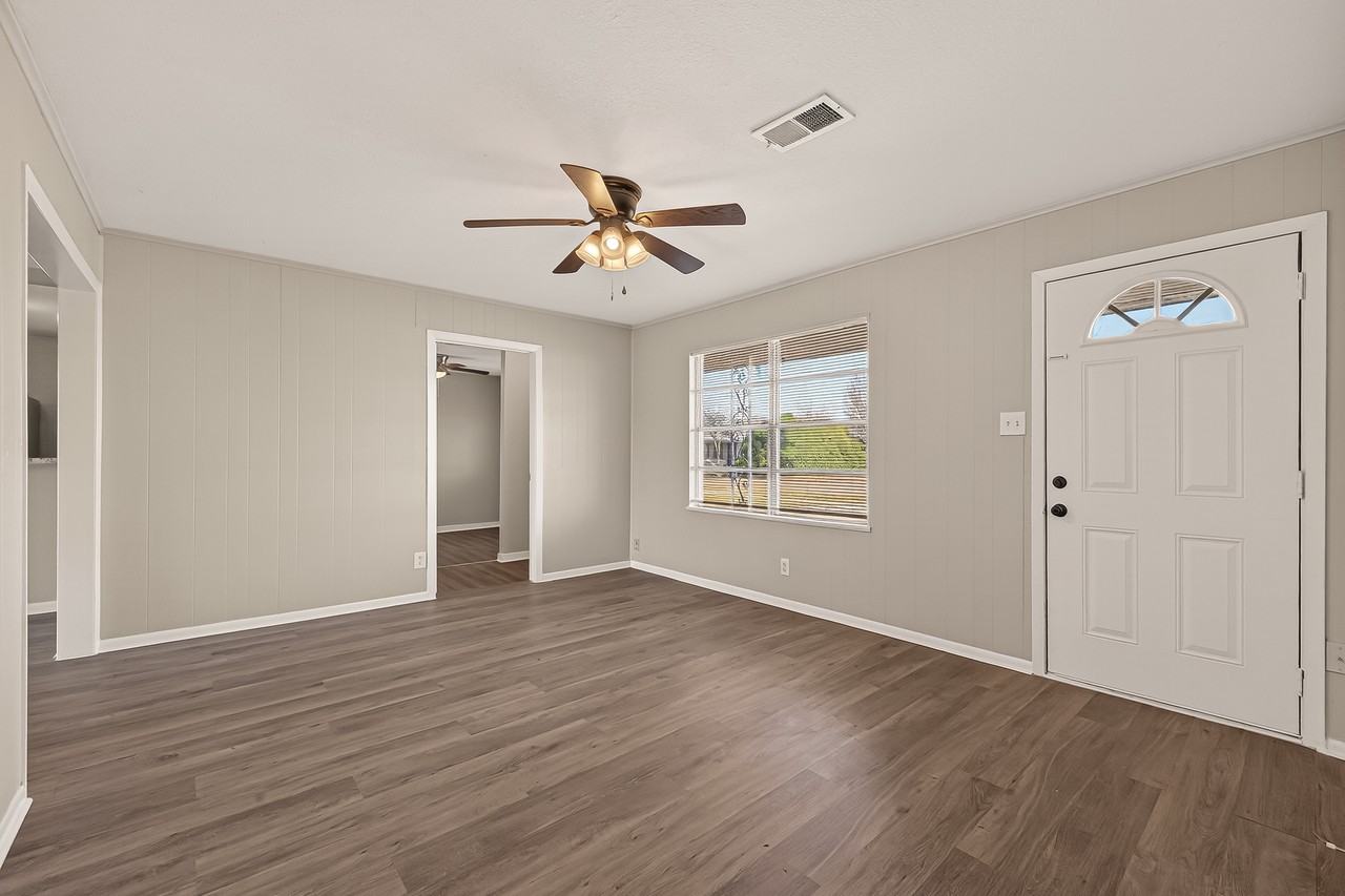 3102 Hays St - Photo 7 of 44