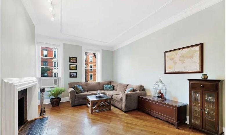 433 7th Ave #COM1 - Photo 2 of 8