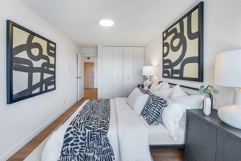 308 E Republican St - Photo 4 of 14