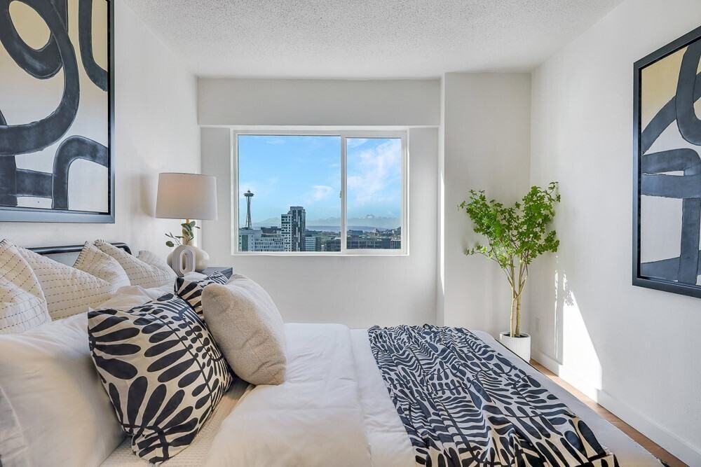 308 E Republican St - Photo 5 of 14