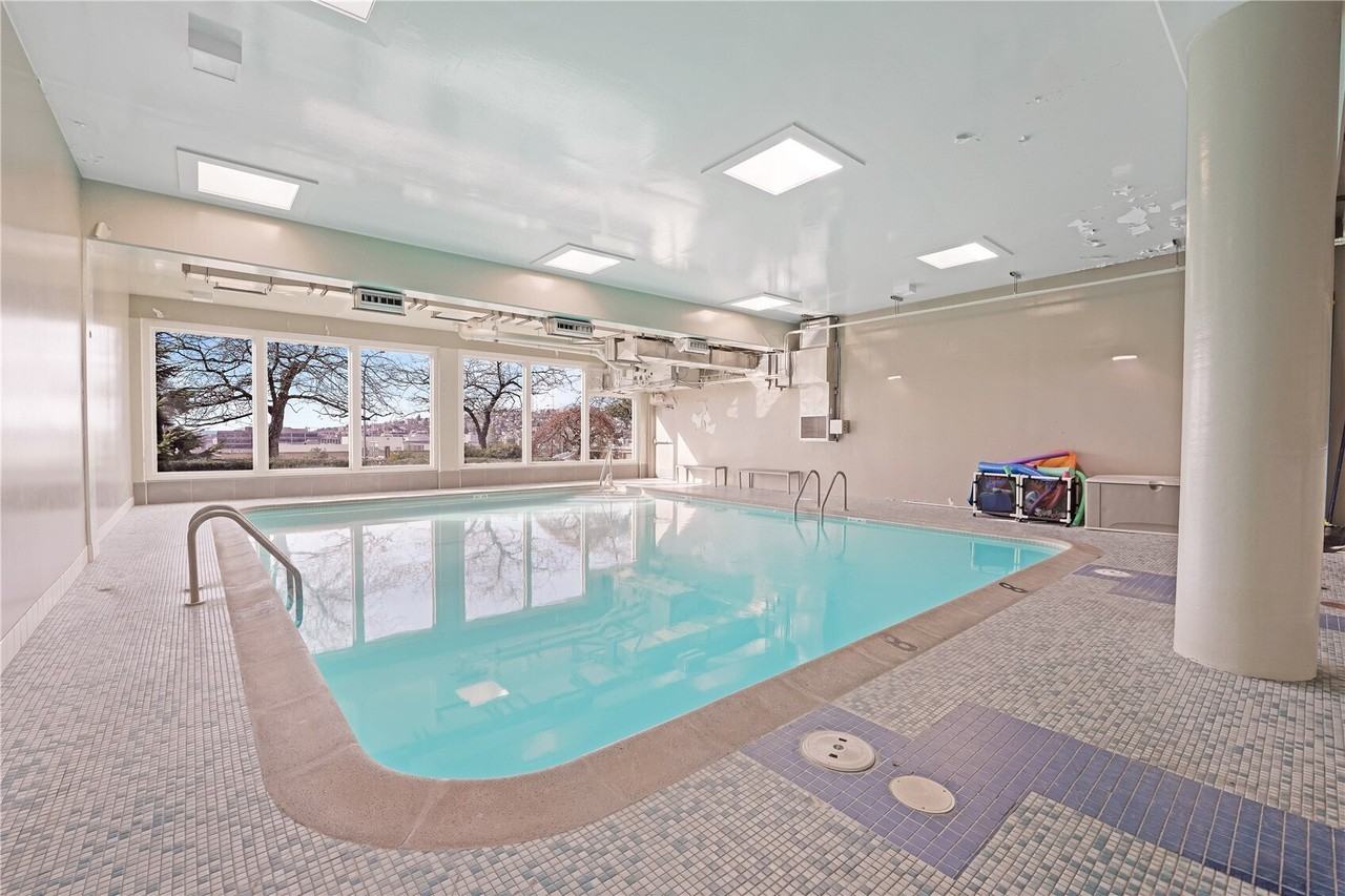 308 E Republican St - Photo 6 of 14