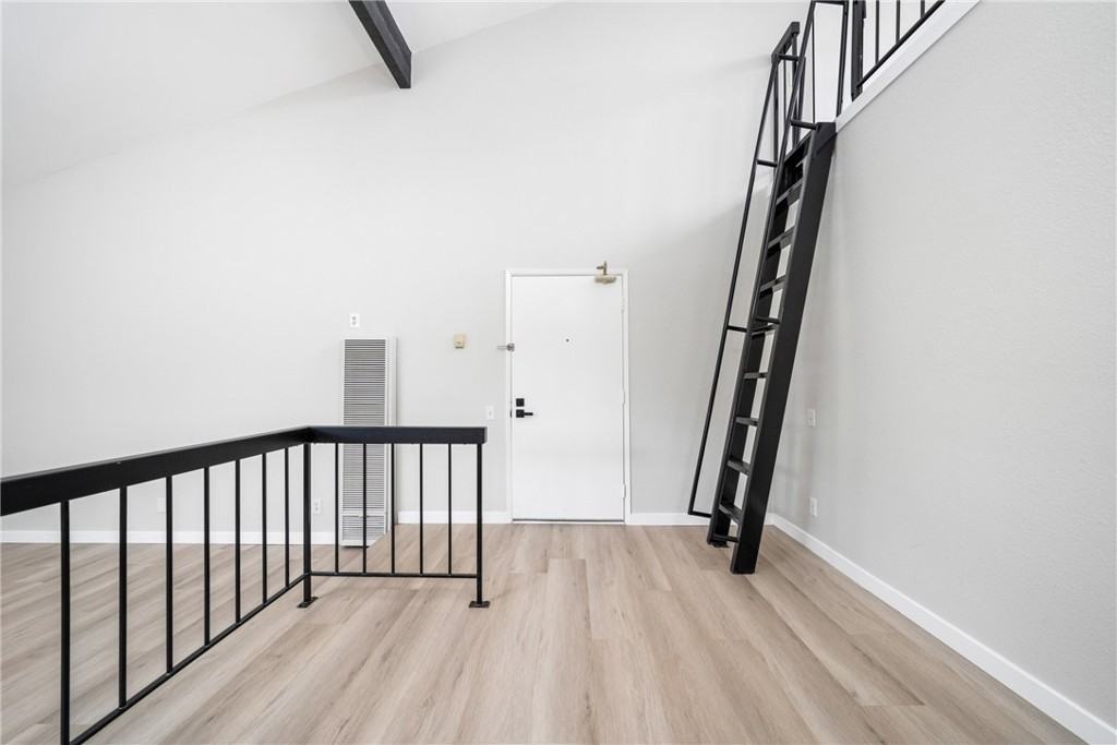 16883 Bluewater Ln - Photo 2 of 15