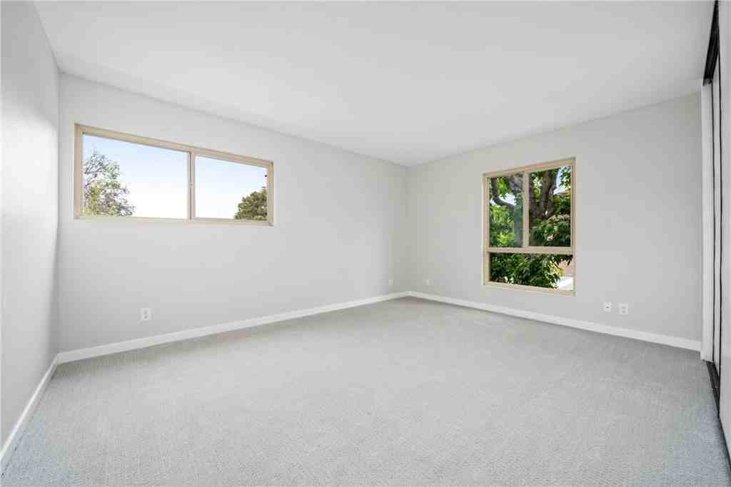 16883 Bluewater Ln - Photo 4 of 15