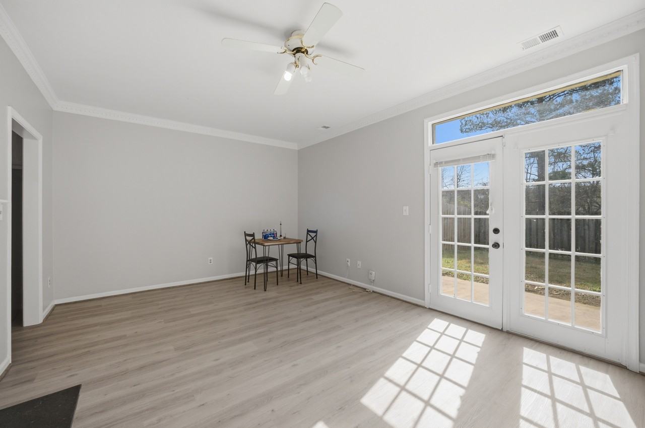 717 Creekside Cres - Photo 6 of 18