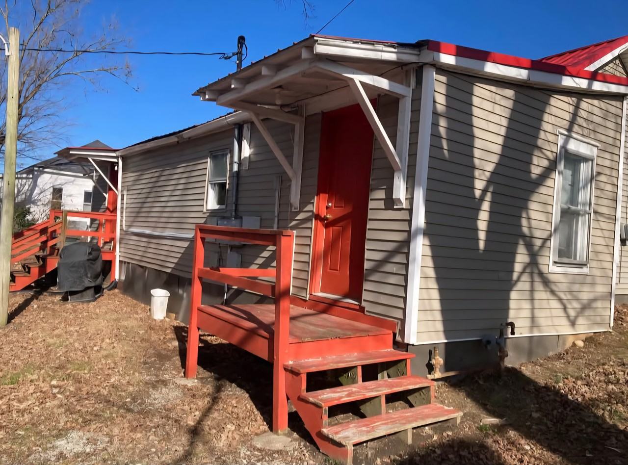 206 W Warfield St #A - Photo 3 of 3