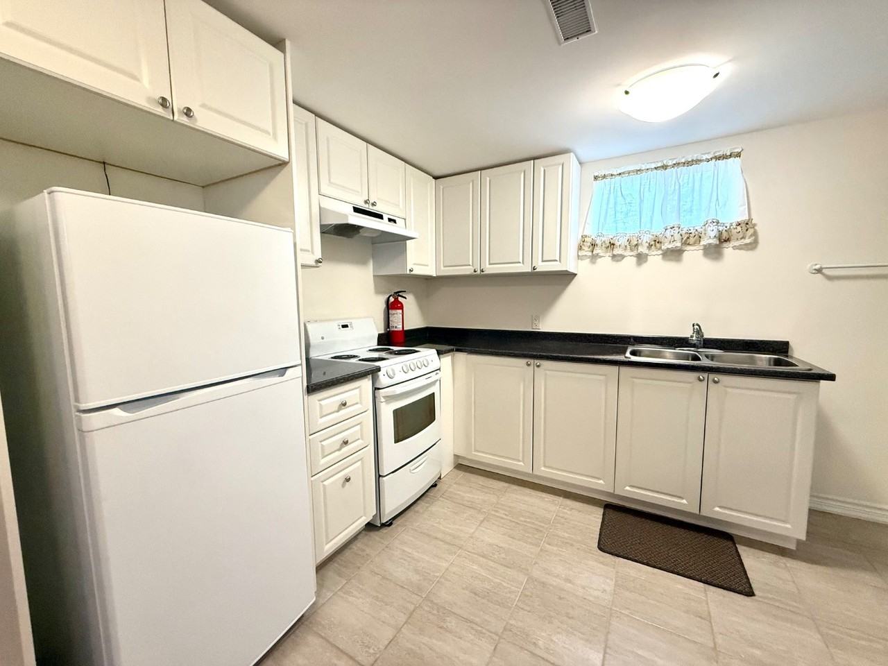 92 Glennie Ave - Photo 4 of 18