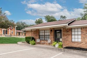 featured image of 3701 Robinhood Dr
