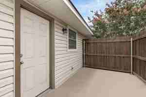 featured image of 3701 Robinhood Dr