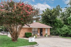 featured image of 3701 Robinhood Dr