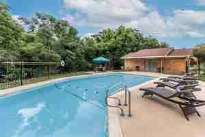 featured image of 3701 Robinhood Dr