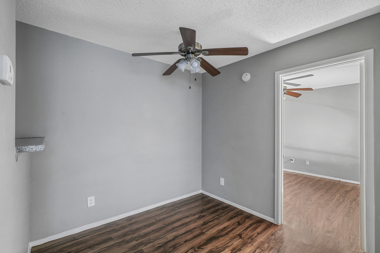 Cedar Point Apartments - Photo 4 of 19