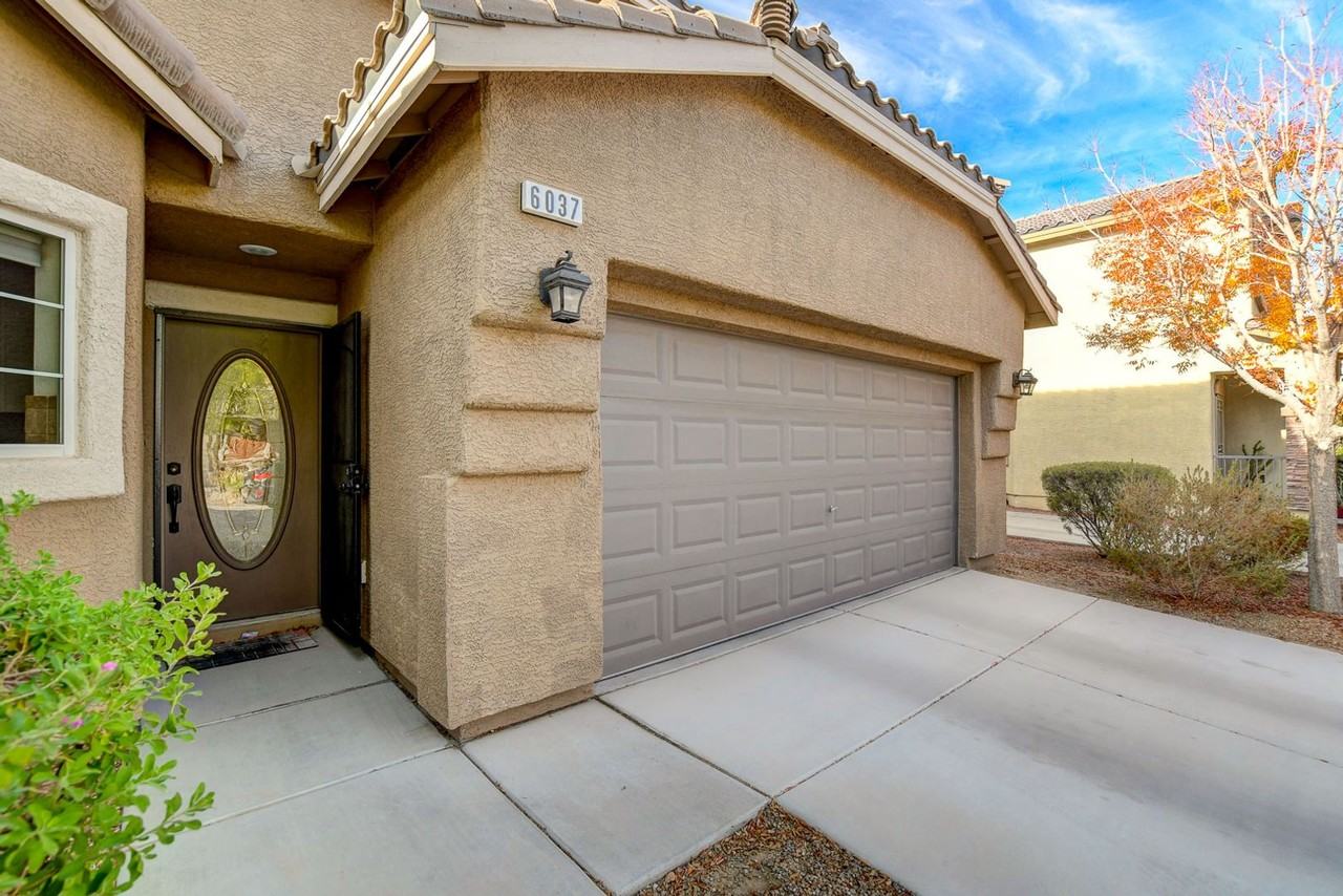 6037 Sea Cliff Cove St - Photo 4 of 50