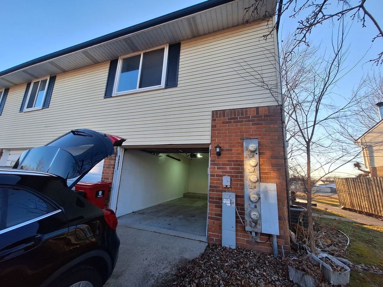 50031 S Benny Ct - Photo 4 of 23