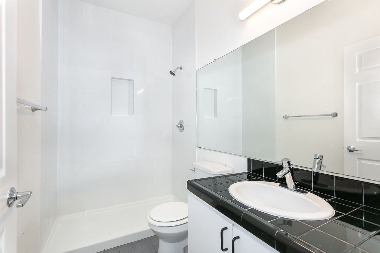 906 S Wooster St - Photo 6 of 16