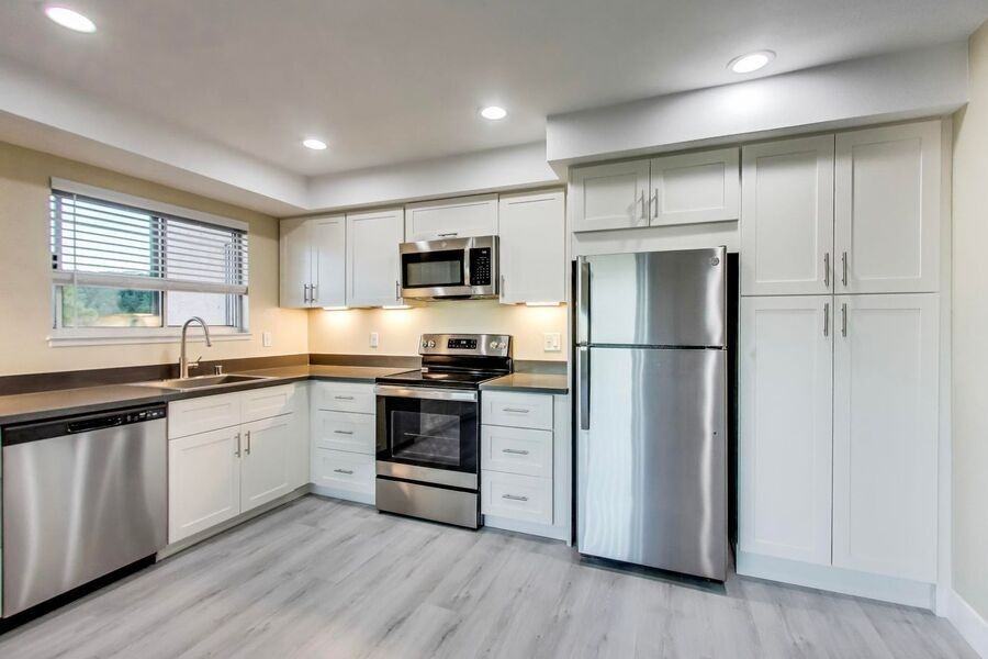 1015 Continentals Way - Photo 3 of 32